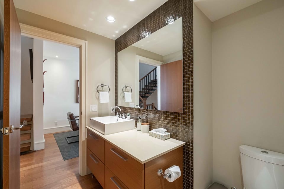 Bathroom (half)