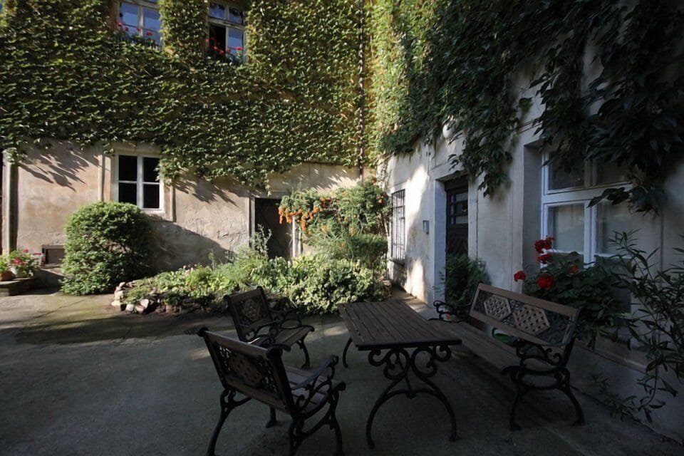 Courtyard with a seating area for your use!