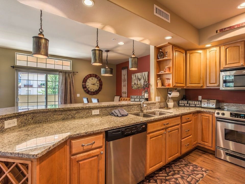 Kitchen and breakfast bar