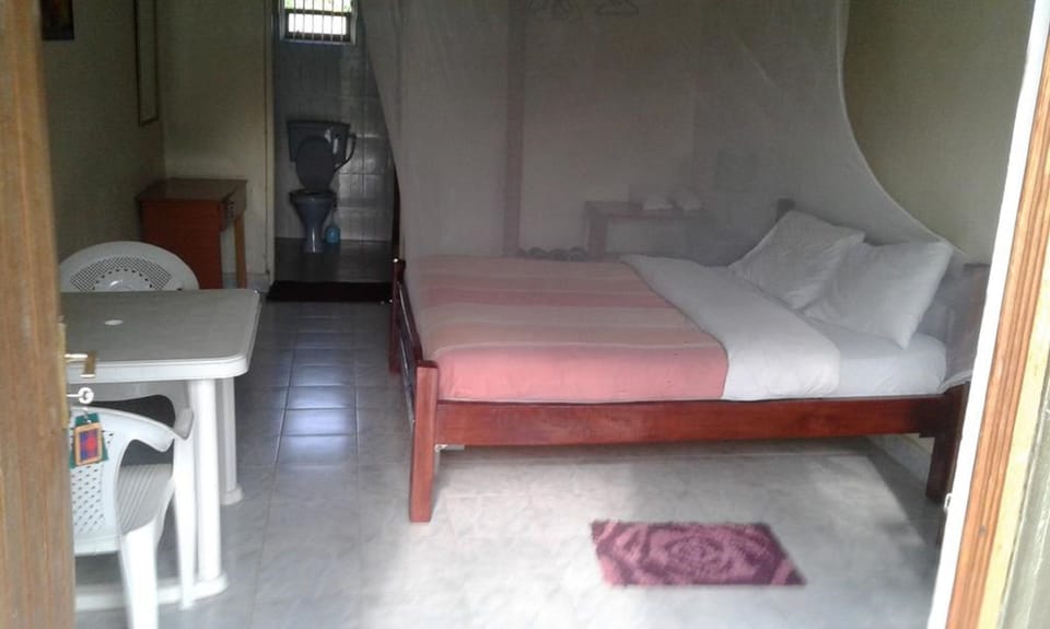 Desk, bed sheets
