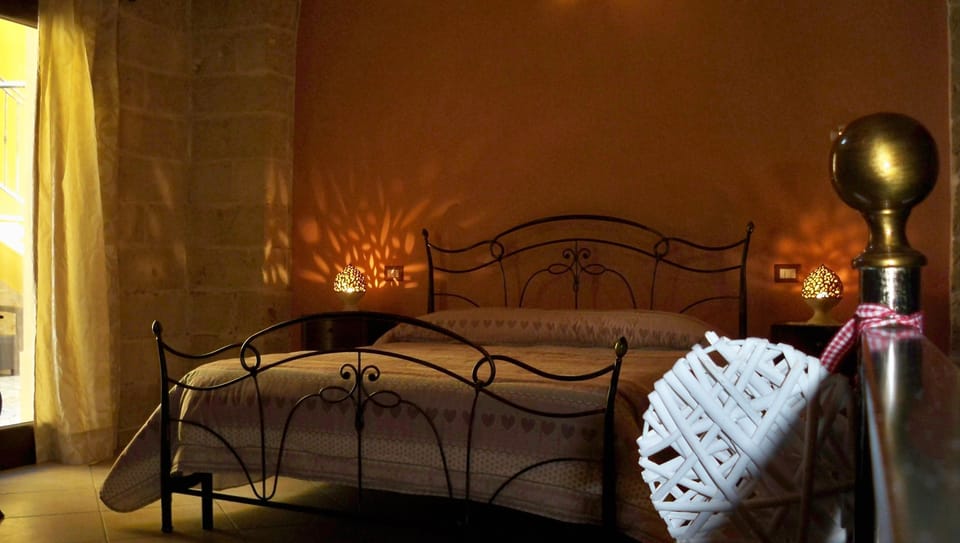 Double Room | Desk, free WiFi, bed sheets