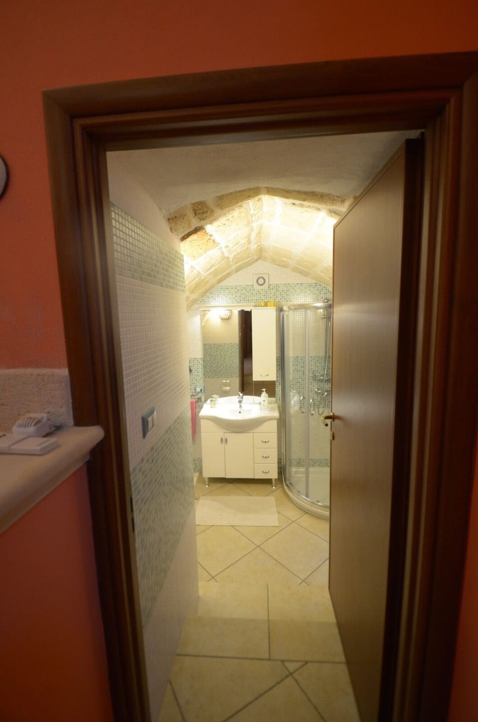 Double Room | Bathroom | Shower, rainfall showerhead, free toiletries, hair dryer