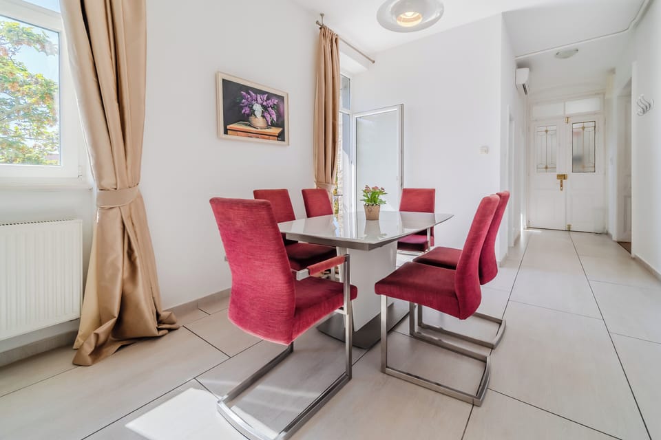 Flowers Premium Apartments & Rooms Bed and Breakfast in City of Zagreb