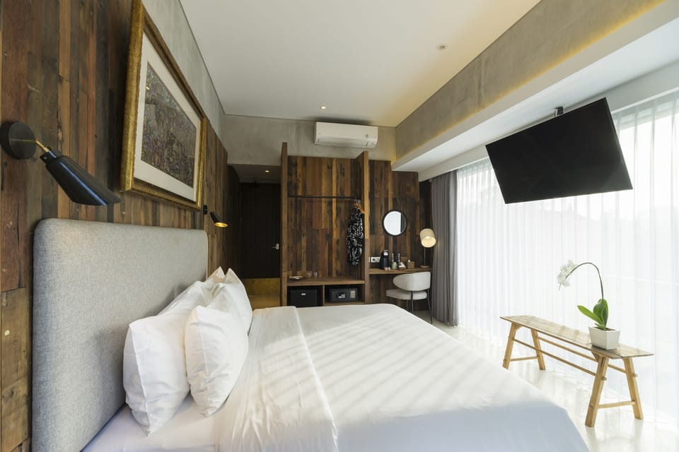 Studio (20) | Minibar, in-room safe, desk, laptop workspace