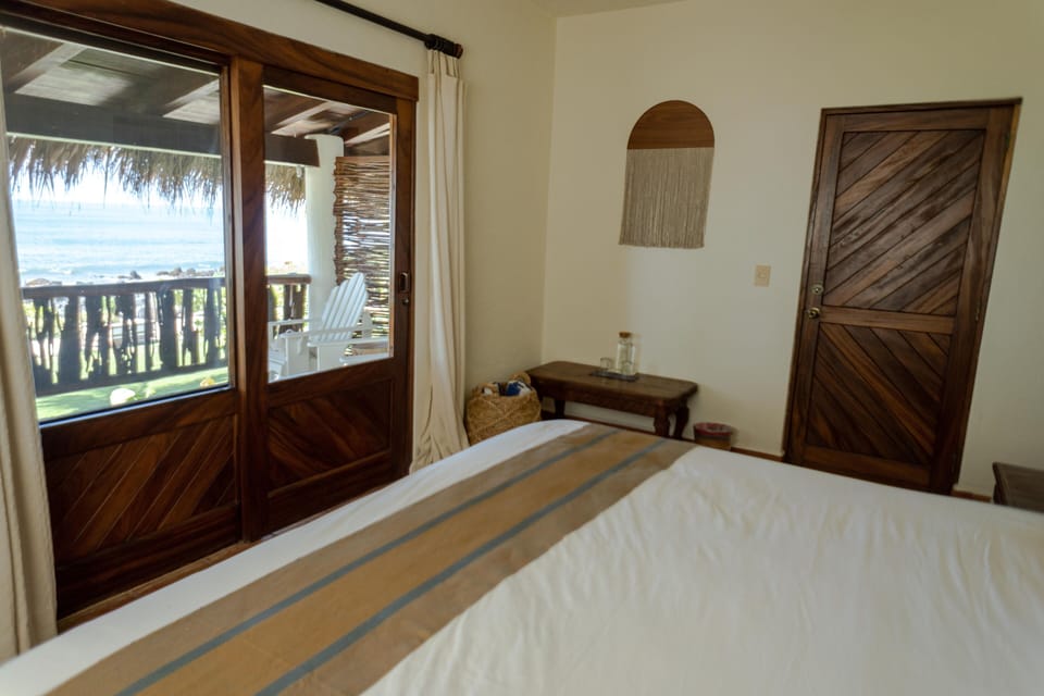 Ocean Suite | Individually decorated, free WiFi, bed sheets