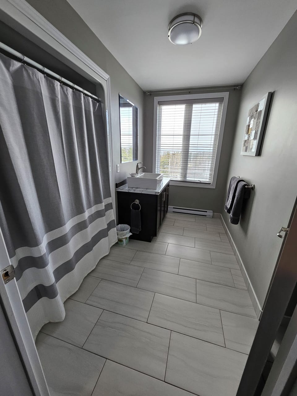 Luxury Studio Suite, 1 Queen Bed, Non Smoking, Partial Ocean View | Bathroom | Combined shower/tub, rainfall showerhead, free toiletries, hair dryer