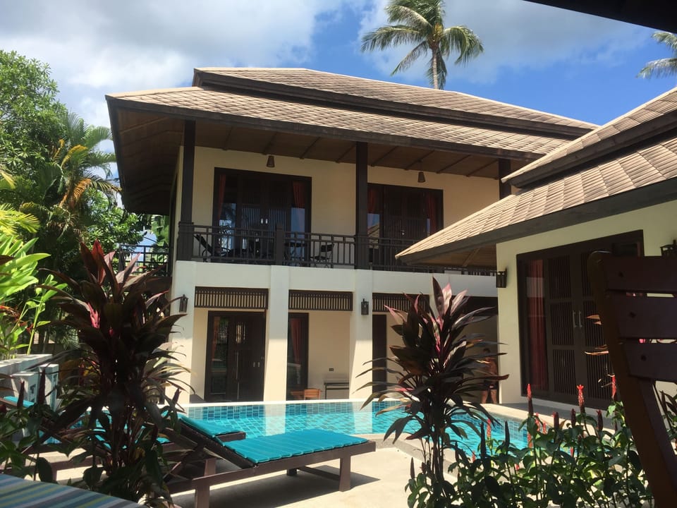 Large 4 bed villa with private pool, short walk to Maenam Beach