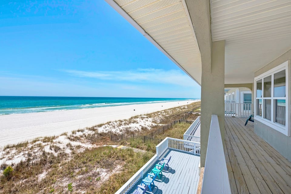 Spectacular Views from the Covered Balcony!