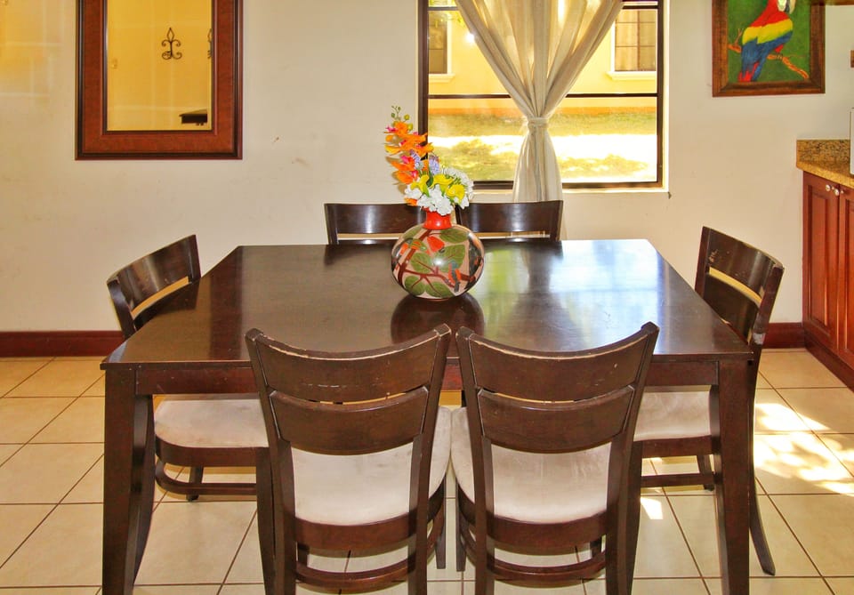 Deluxe House, Multiple Bedrooms, Non Smoking, Pool View | In-room dining