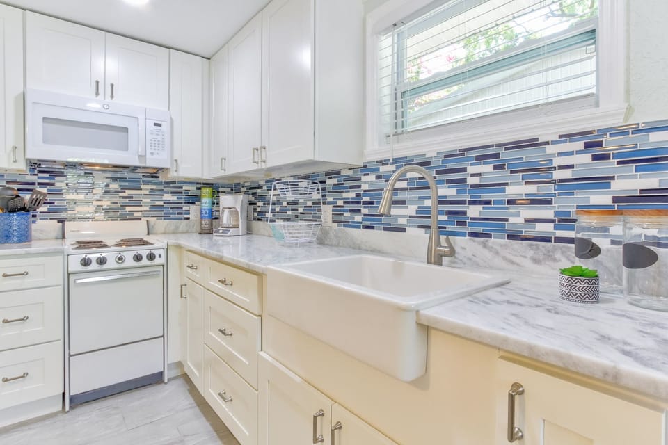 Two Bedroom Cottage #1839 - No Pets Allowed | Private kitchen | Fridge, microwave, oven, stovetop