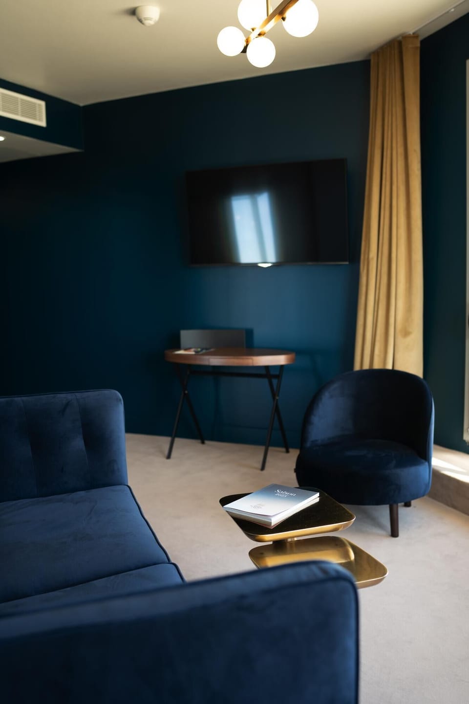 Privilege Room | Living area | Flat-screen TV