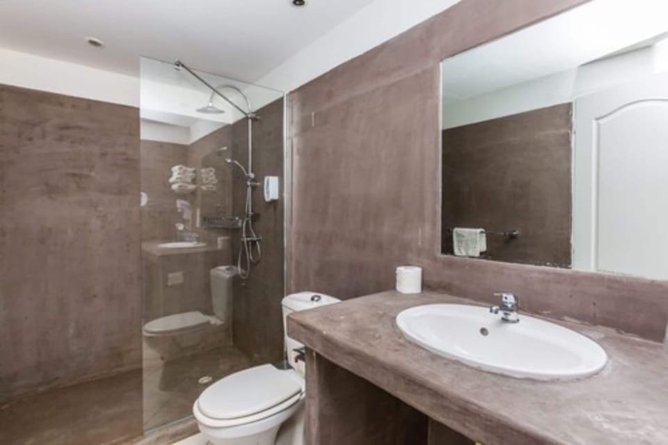 Superior Double Room | Bathroom shower