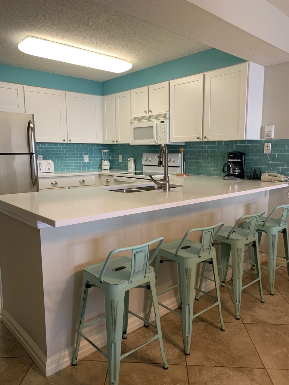 Extra bar seating for 4
Quartz counters
Brand new cabinetry & backsplash