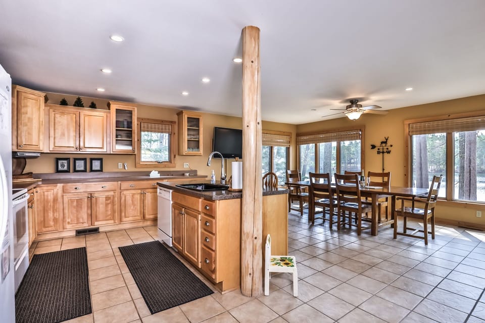 Beautiful open concept kitchen/dining area