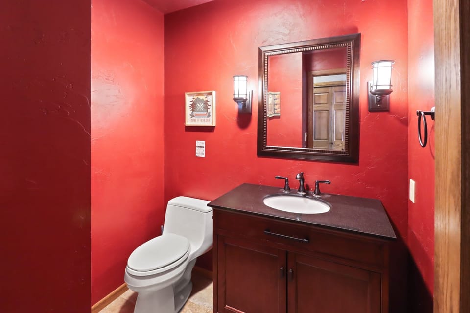 Beautiful bathroom w/  plenty of counter space
