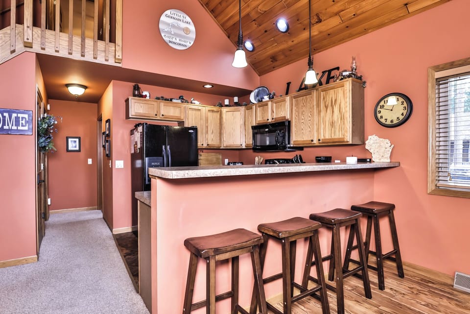 Spacious breakfast bar to make entertaining easy