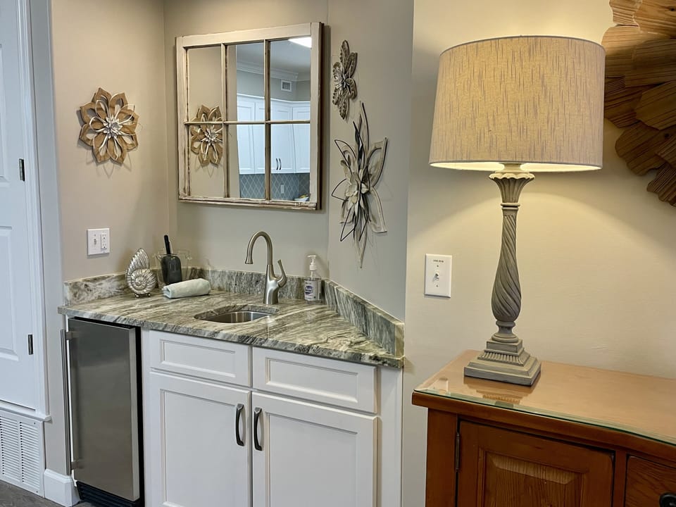 Wet bar with ice machine- so handy for filling coolers! A must-have for many! 