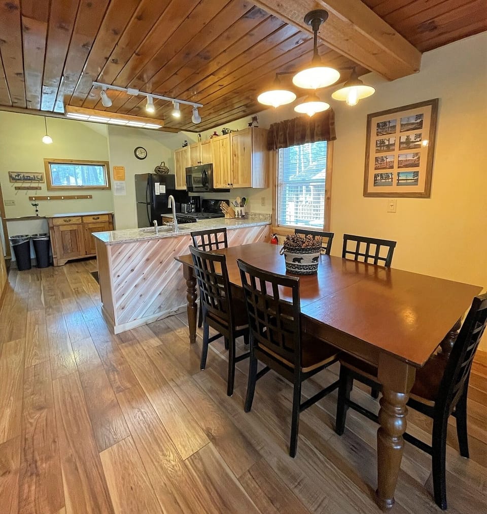 Open concept kitchen dining area to make entertaining a breeze