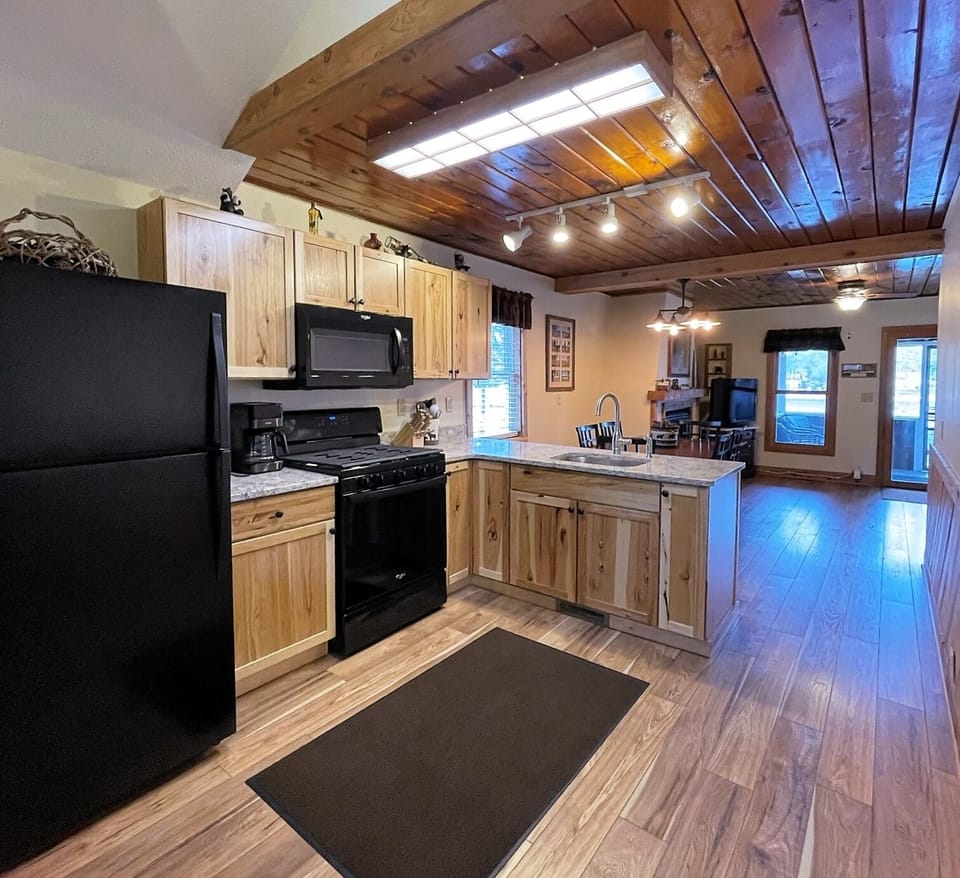 Beautiful kitchen with lots of space