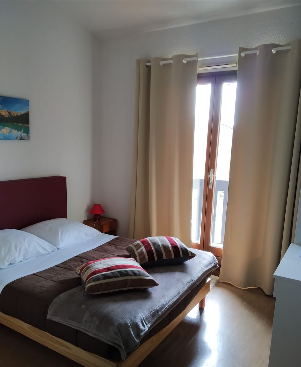 Basic Double Room, Balcony | Individually decorated, individually furnished, desk, blackout drapes