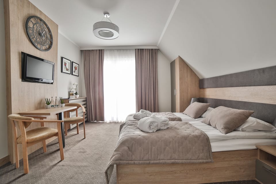 Standard Double or Twin Room, Mountainside | Desk, iron/ironing board, free cribs/infant beds, travel crib