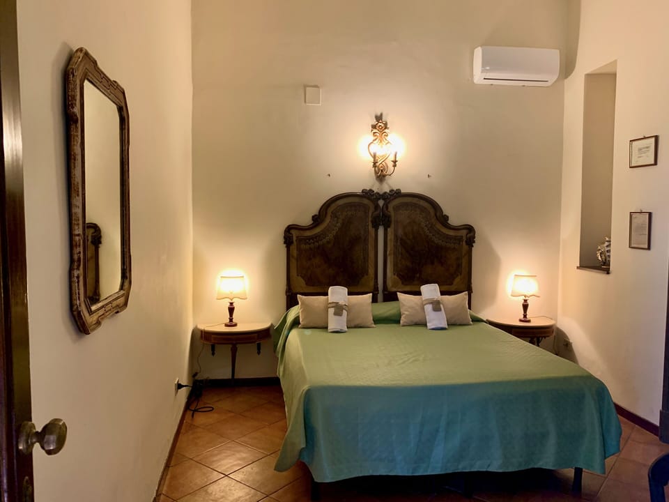 Double Room, 1 Queen Bed | Minibar, desk, cribs/infant beds, free WiFi