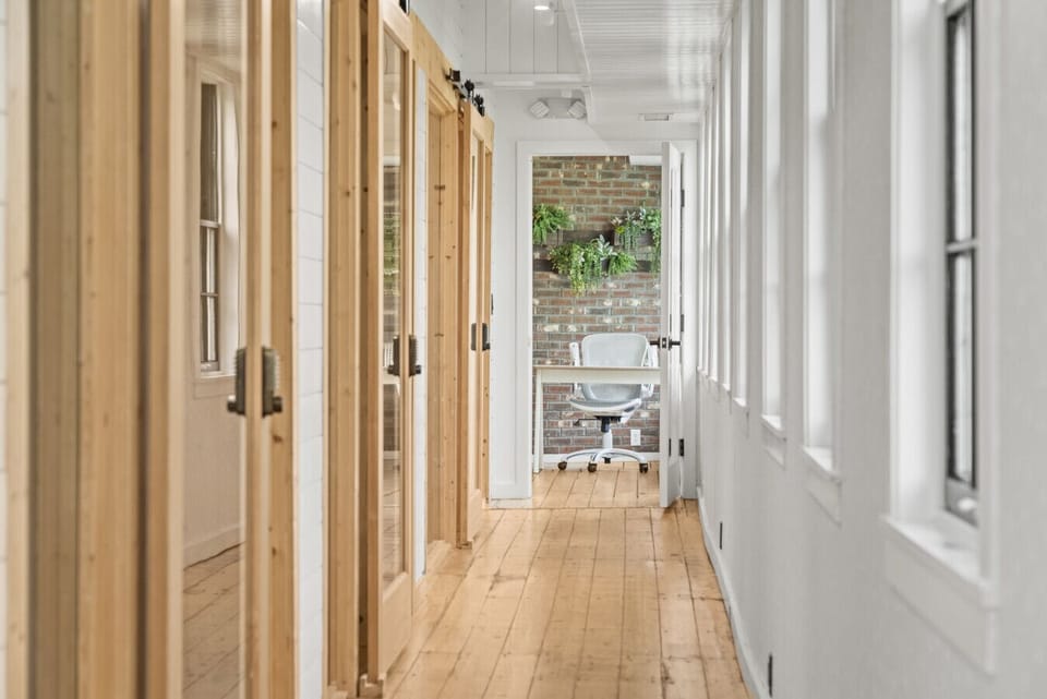 Guests have 24/7 access to our B@Work space below.