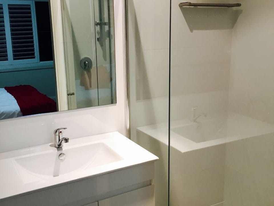 Ensuite to bedroom 2