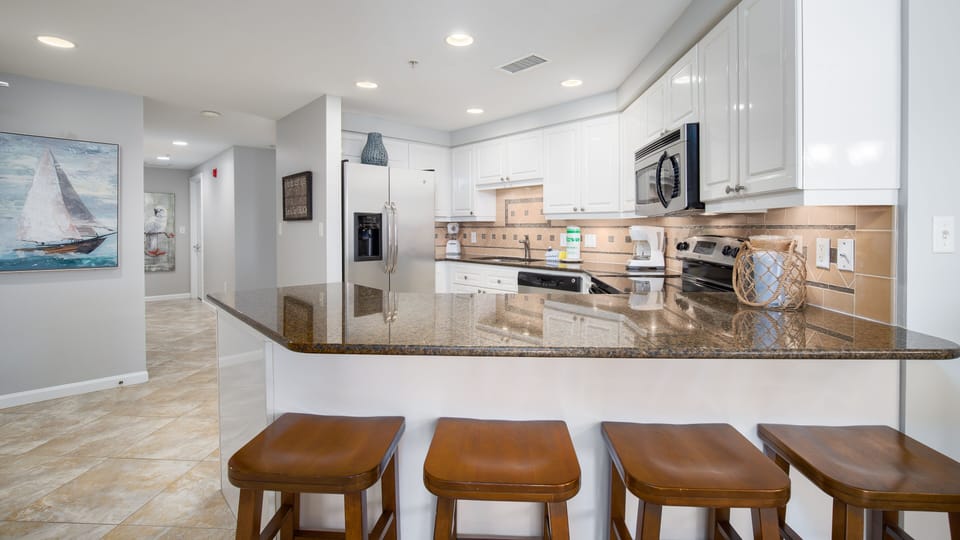 Kitchen with Breakfast Bar