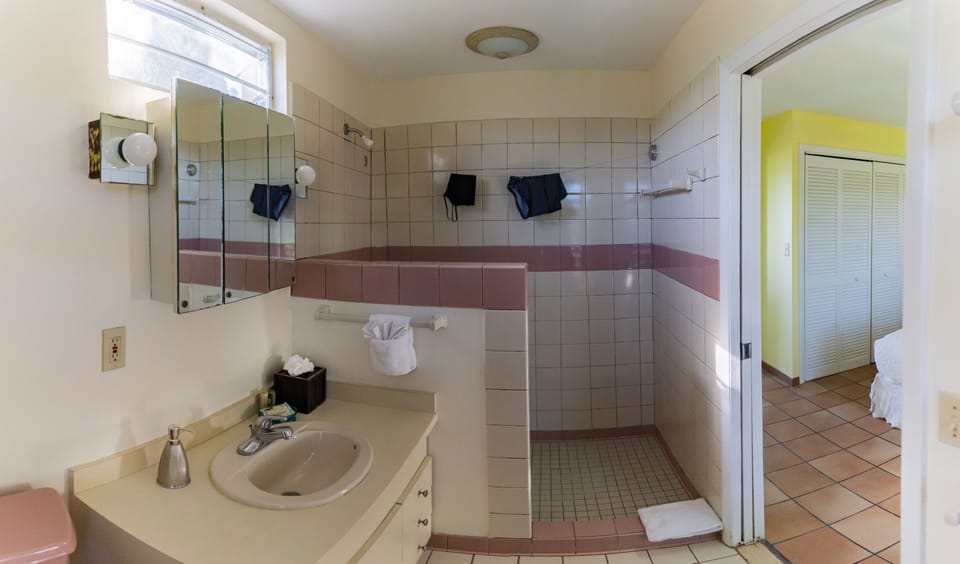 Full size bathroom with drying line for bathing suits