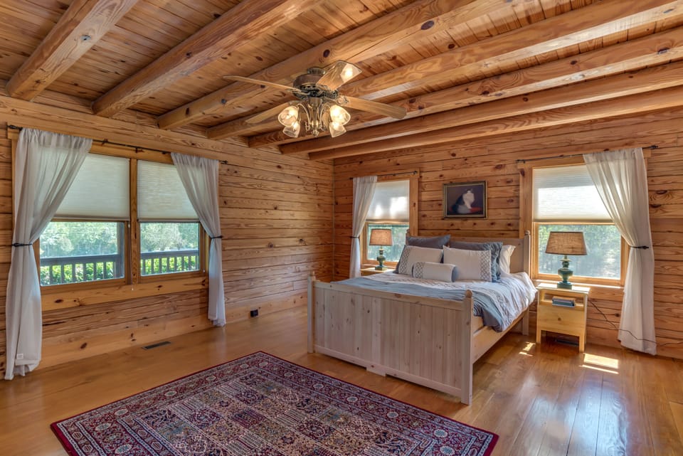 Master bedroom with Queen bed