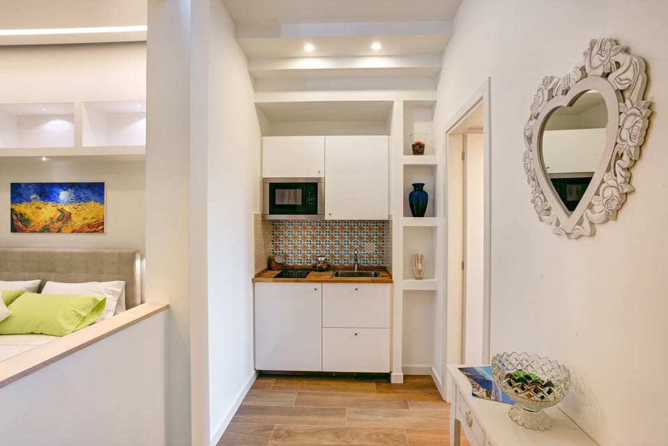 Minibar, in-room safe, desk, free WiFi