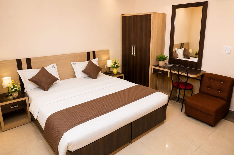 Double Room | Desk, free wired internet