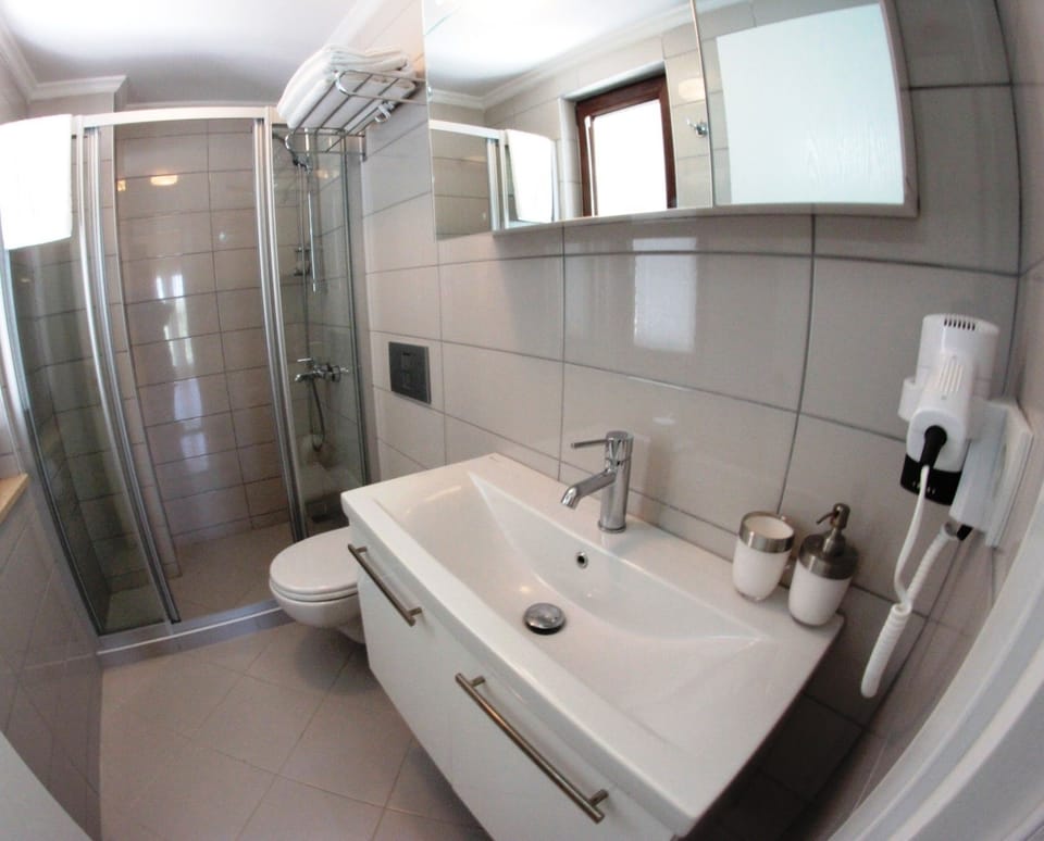 Family Quadruple Room, 2 Bedrooms | Bathroom | Shower, free toiletries, hair dryer, towels