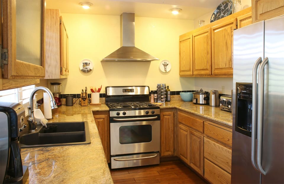 Fully equipped kitchen.