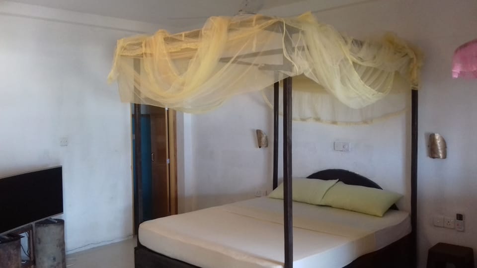 In-room safe, desk, free WiFi