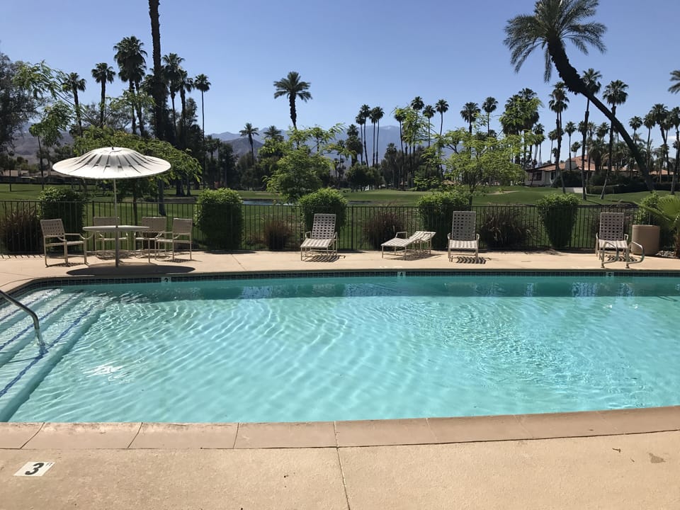 32 pools with heated jacuzzi’s