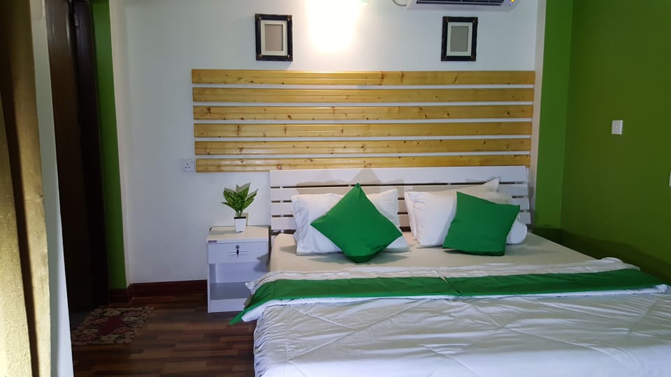 Standard Double Room, 1 Double Bed, Non Smoking, City View | In-room safe, desk, laptop workspace, soundproofing