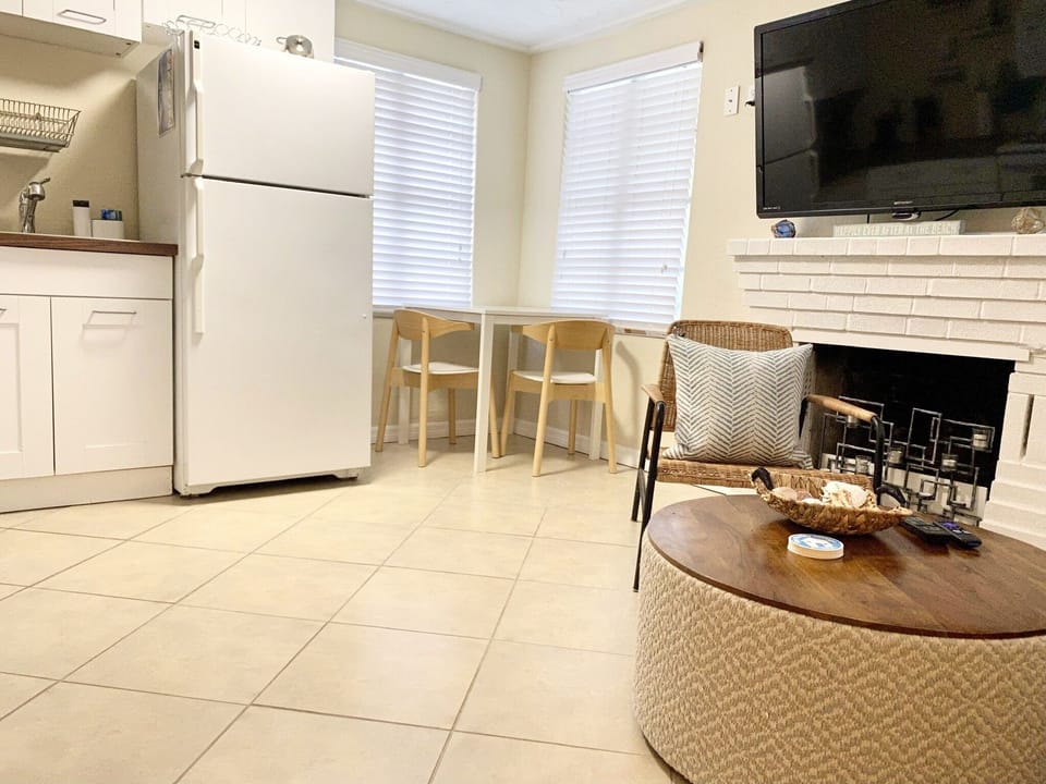 Living Room/Dining Area/Kitchen