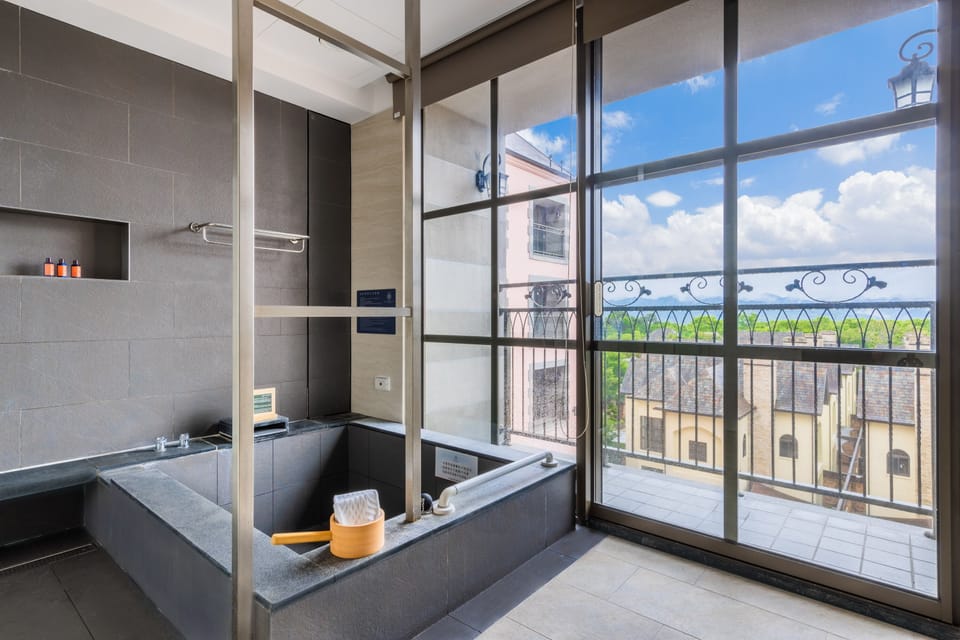 Mansion Deluxe Quad Room | Bathroom | Hair dryer, bathrobes, bidet, towels