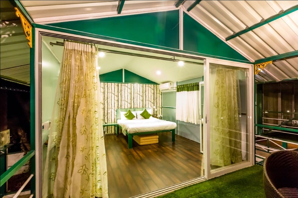 Luxury Cottage, 1 Bedroom (Lake View) | 1 bedroom, memory foam beds, desk, rollaway beds