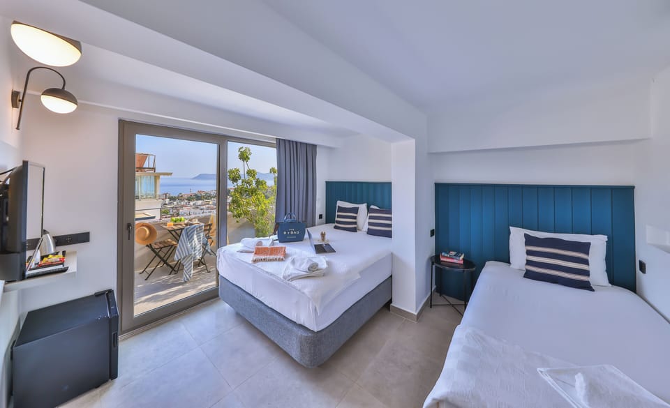 Triple Room | Egyptian cotton sheets, premium bedding, minibar, iron/ironing board
