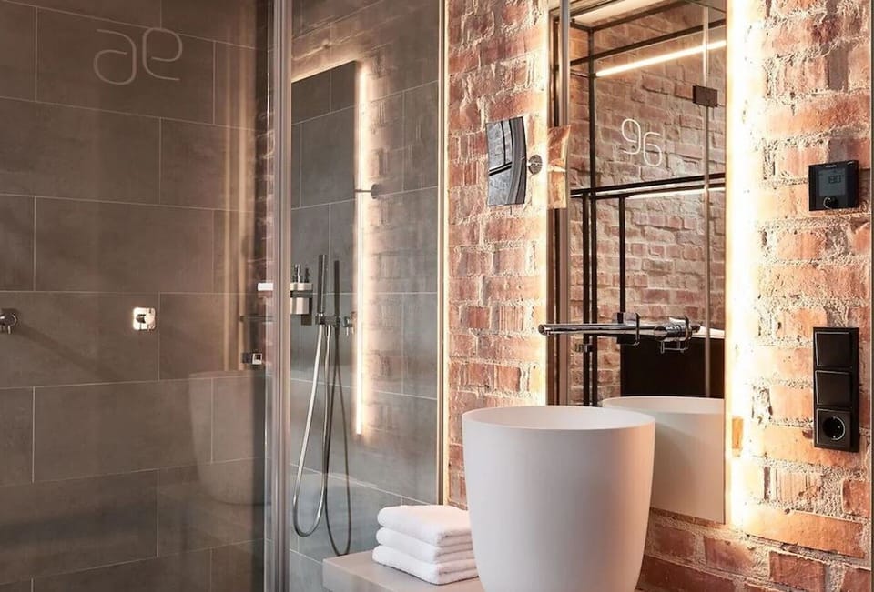 Comfort Triple Room | Bathroom | Eco-friendly toiletries, hair dryer, towels, soap