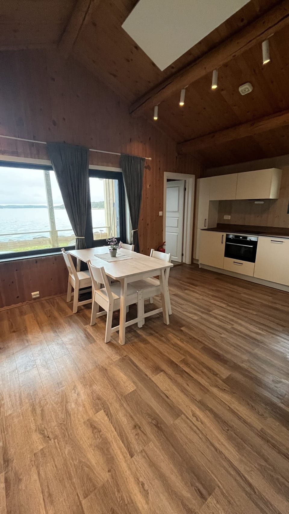 Family Cabin, 2 Bedrooms, Sea View | Dining room