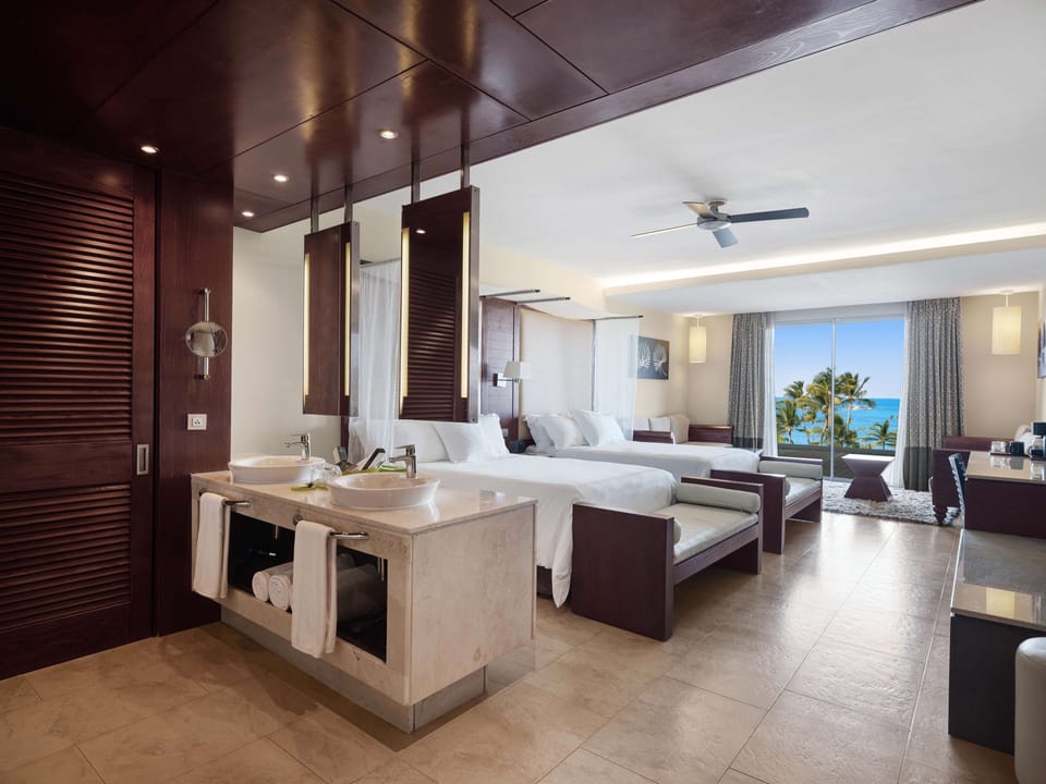 Junior Suite, Sea View (Premium Level) | Bathroom | Rainfall showerhead, free toiletries, hair dryer, bathrobes