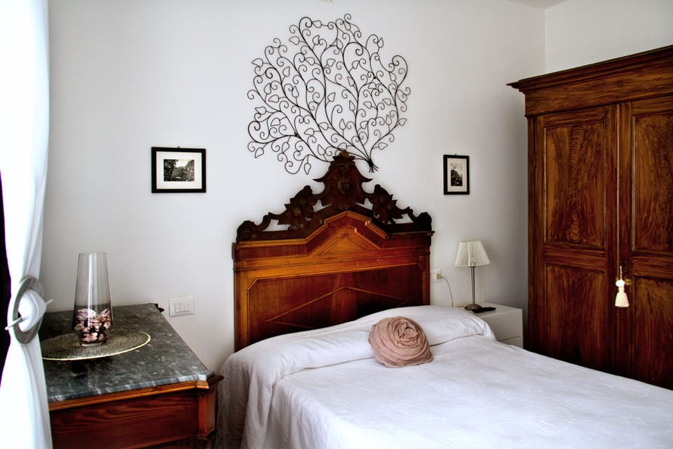 Deluxe Double or Twin Room | In-room safe, desk, free WiFi, bed sheets