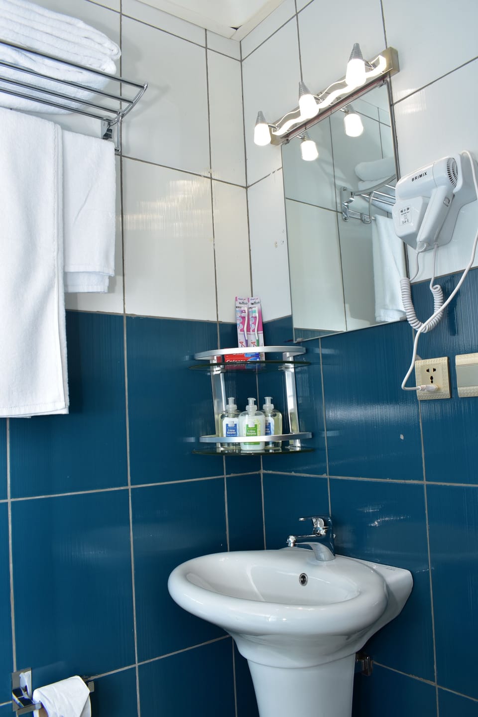 Deluxe Double Room, 1 Queen Bed, Balcony, City View | Bathroom | Jetted tub, free toiletries, hair dryer, bathrobes