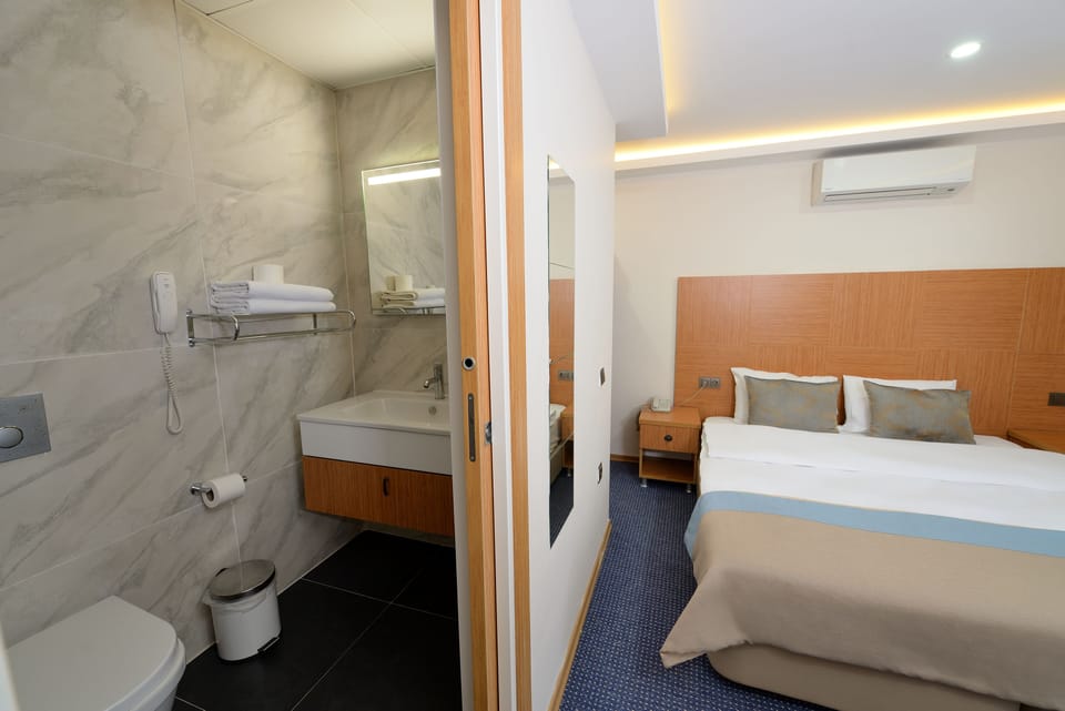 Comfort Double or Twin Room, Balcony, City View | Bathroom | Shower, free toiletries, hair dryer, slippers