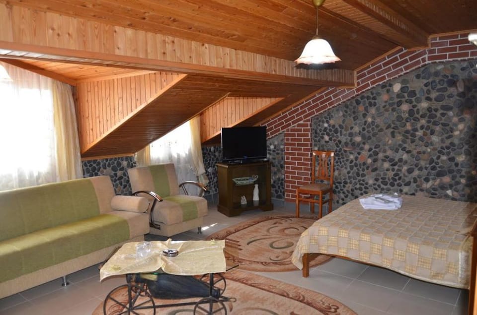Standard Triple Room | In-room safe, free WiFi, bed sheets