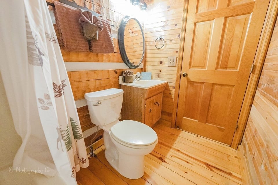 A Slice Of Heaven 2 Bedroom Cabin by RedAwning Cottage in Sevier County